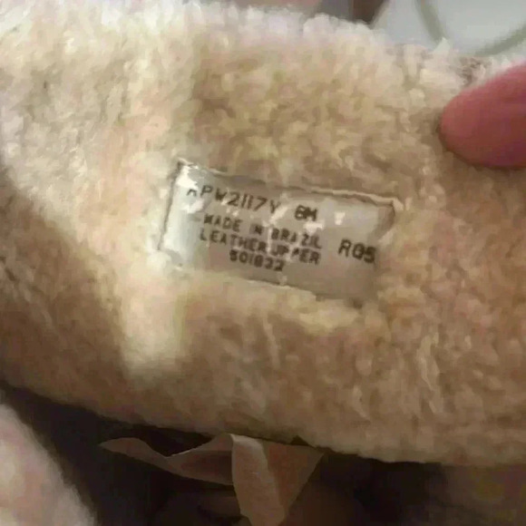 Fur lined boots. Size 8M - Picture 8 of 11